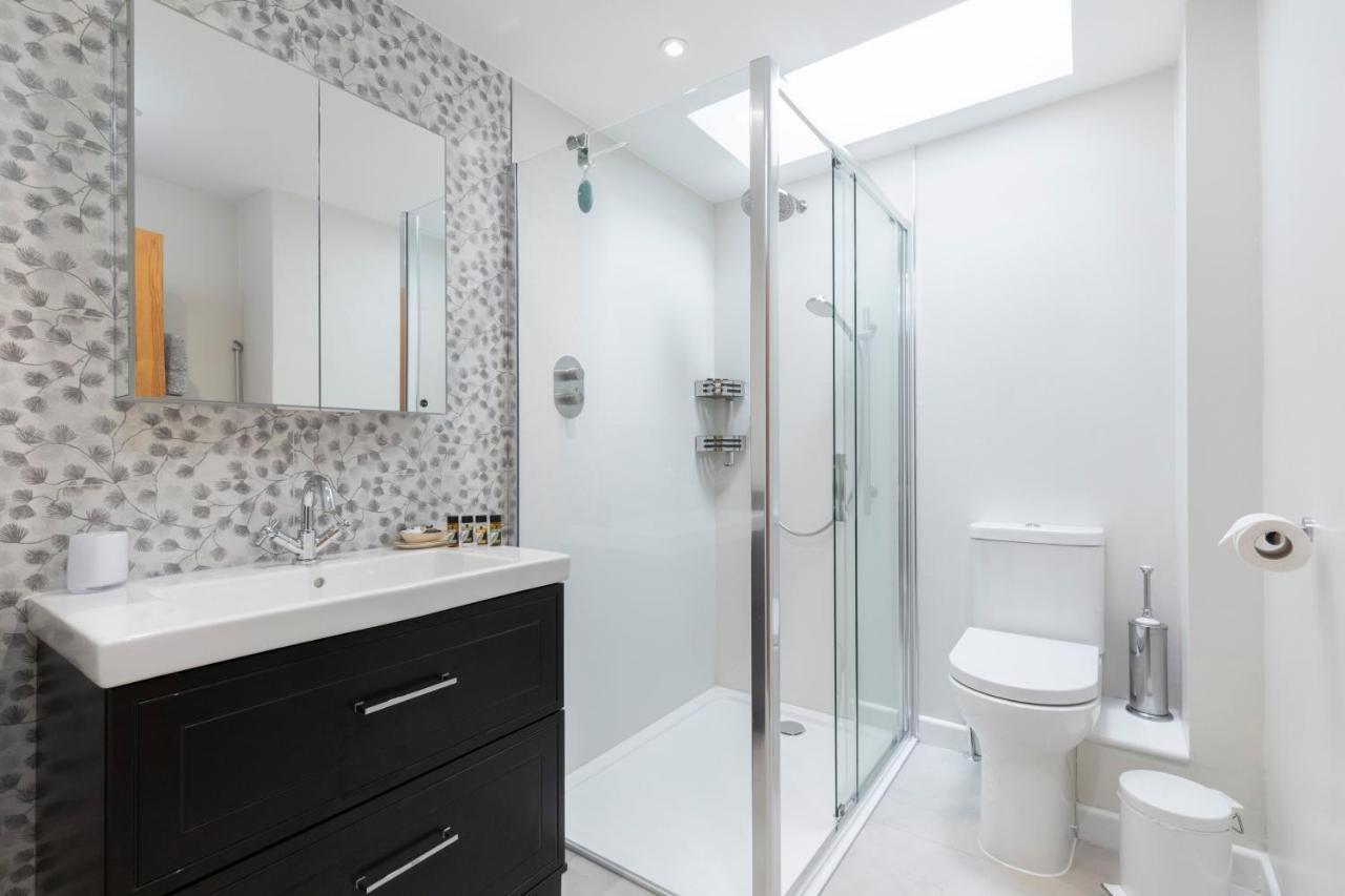Luxury Cheltenham Home With Ev Charger - Lechampton Hills Dış mekan fotoğraf